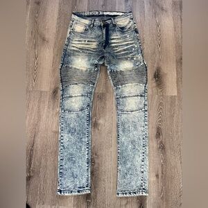 These Men’s Pants size 30 . With a distinctive look to catch anyone’s eyes .